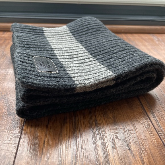 Coach Gray Ribbed Scarf - Picture 2 of 5